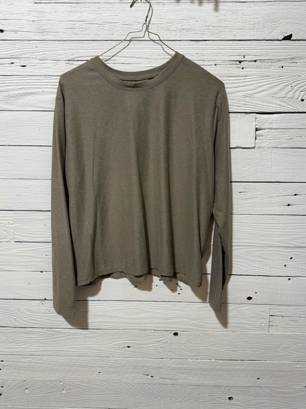 Women's Long-Sleeve Crewneck Top in Olive
